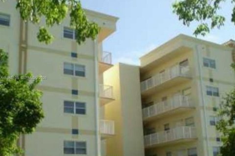 Снять в аренду кондоминиум в Холливуд, Флорида 1 спальня, 59.46м2, № 2001449 - фото 3