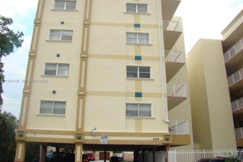 Снять в аренду кондоминиум в Холливуд, Флорида 1 спальня, 59.46м2, № 2001449 - фото 2