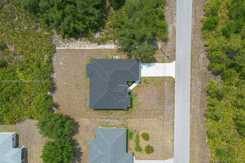 House in Lehigh Acres, Florida 3 bedrooms, 159.51 sq.m. № 1958936 - photo 7