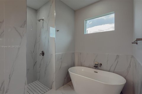 House in Lehigh Acres, Florida 3 bedrooms, 159.51 sq.m. № 1958936 - photo 17