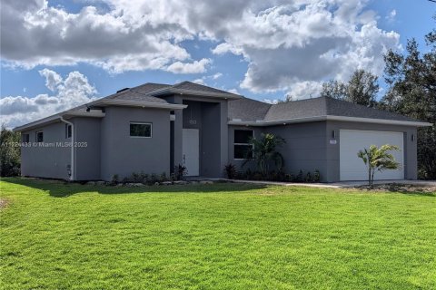 House in Lehigh Acres, Florida 3 bedrooms, 159.51 sq.m. № 1958936 - photo 1