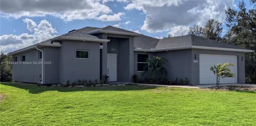 House in Lehigh Acres, Florida 3 bedrooms, 159.51 sq.m. № 1958936