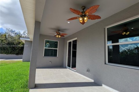 House in Lehigh Acres, Florida 3 bedrooms, 159.51 sq.m. № 1958936 - photo 23