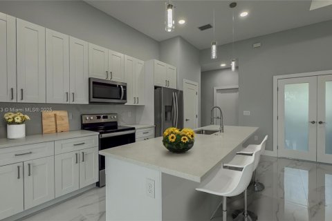 House in Lehigh Acres, Florida 3 bedrooms, 159.51 sq.m. № 1958936 - photo 9