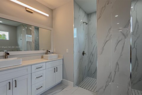 House in Lehigh Acres, Florida 3 bedrooms, 159.51 sq.m. № 1958936 - photo 16