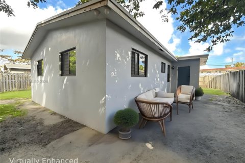 Immobilier commercial à vendre à Wilton Manors, Floride: 78.04 m2 № 1999218 - photo 13