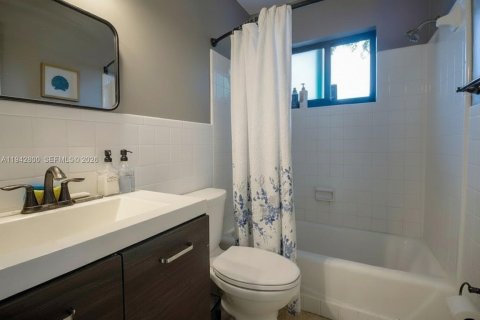 Immobilier commercial à vendre à Wilton Manors, Floride: 78.04 m2 № 1999218 - photo 6