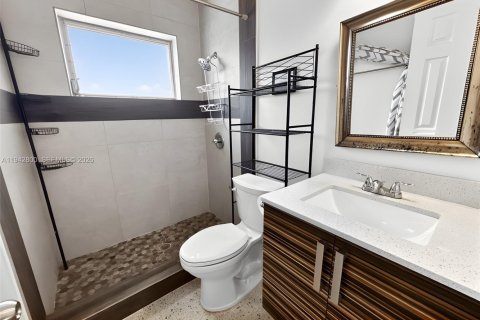 Immobilier commercial à vendre à Wilton Manors, Floride: 78.04 m2 № 1999218 - photo 8