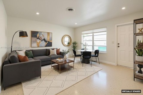 Immobilier commercial à vendre à Wilton Manors, Floride: 78.04 m2 № 1999218 - photo 2