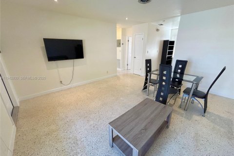 Immobilier commercial à vendre à Wilton Manors, Floride: 78.04 m2 № 1999218 - photo 10