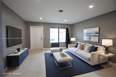 Immobilier commercial à vendre à Wilton Manors, Floride: 78.04 m2 № 1999218 - photo 5