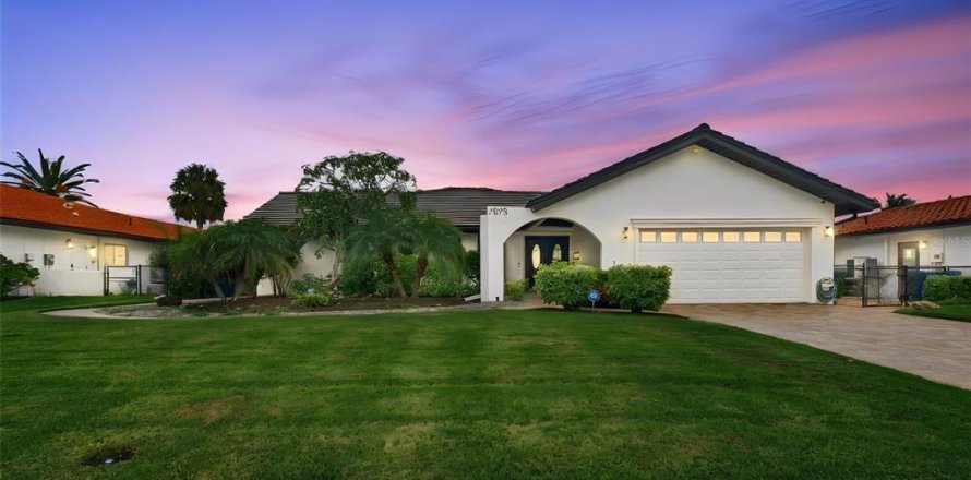 Villa ou maison à Saint Petersburg, Floride 3 chambres, 178.74 m2 № 2418822