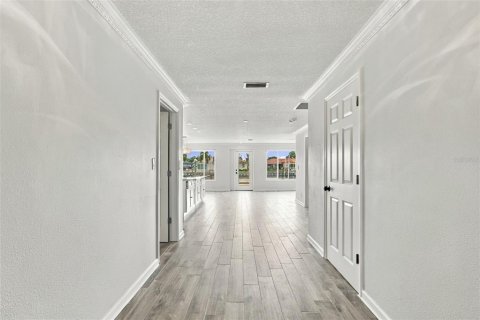 Villa ou maison à vendre à Saint Petersburg, Floride: 3 chambres, 178.74 m2 № 2418822 - photo 9