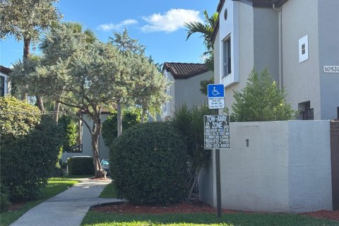 Снять в аренду виллу или дом в Майами, Флорида 3 спальни, 119.75м2, № 2035537 - фото 4