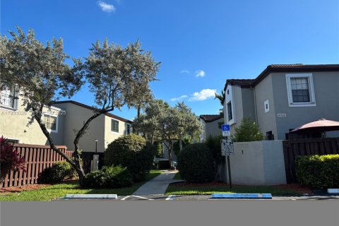 Снять в аренду виллу или дом в Майами, Флорида 3 спальни, 119.75м2, № 2035537 - фото 5