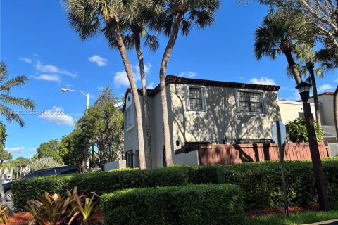 Снять в аренду виллу или дом в Майами, Флорида 3 спальни, 119.75м2, № 2035537 - фото 3