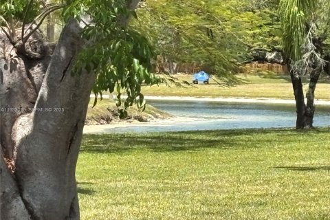 Снять в аренду виллу или дом в Майами, Флорида 3 спальни, 119.75м2, № 2035537 - фото 6