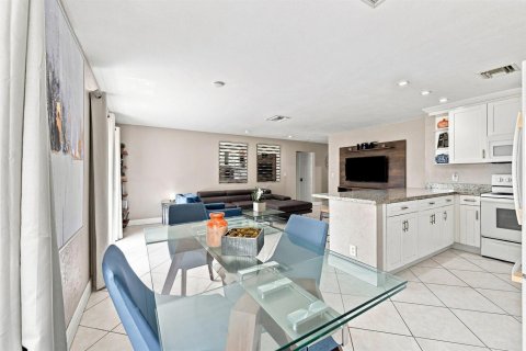 Villa ou maison à vendre à North Lauderdale, Floride: 4 chambres, 127.28 m2 № 2352136 - photo 14