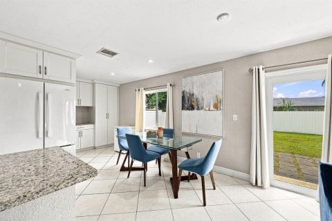 Villa ou maison à vendre à North Lauderdale, Floride: 4 chambres, 127.28 m2 № 2352136 - photo 9