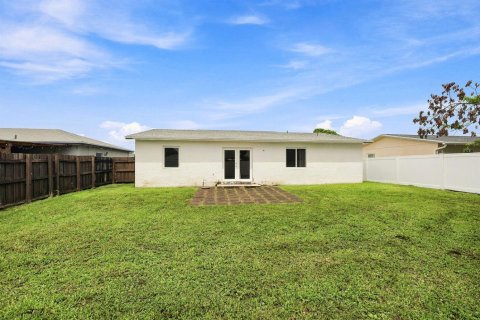 Villa ou maison à vendre à North Lauderdale, Floride: 4 chambres, 127.28 m2 № 2352136 - photo 24