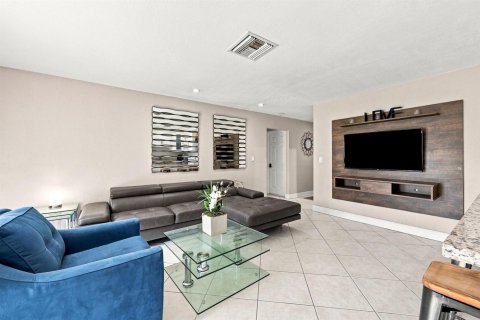 Villa ou maison à vendre à North Lauderdale, Floride: 4 chambres, 127.28 m2 № 2352136 - photo 15