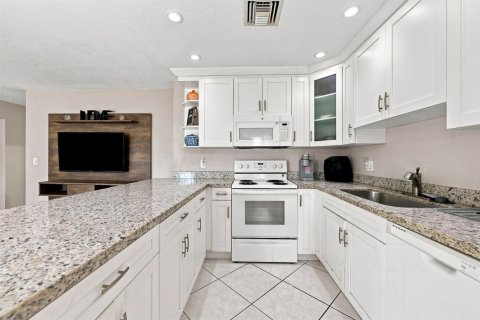 Villa ou maison à vendre à North Lauderdale, Floride: 4 chambres, 127.28 m2 № 2352136 - photo 8