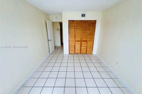 Купить кондоминиум в Лодердейл-Лейкс, Флорида 2 спальни, 102.19м2, № 1983576 - фото 5