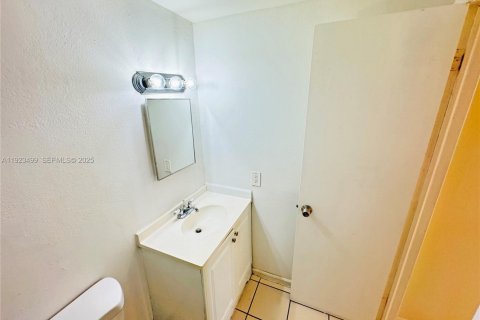 Купить кондоминиум в Лодердейл-Лейкс, Флорида 2 спальни, 102.19м2, № 1983576 - фото 11