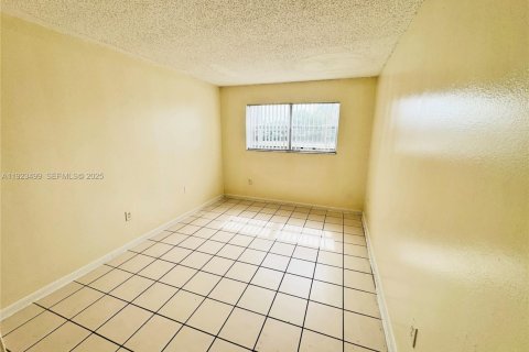 Купить кондоминиум в Лодердейл-Лейкс, Флорида 2 спальни, 102.19м2, № 1983576 - фото 6