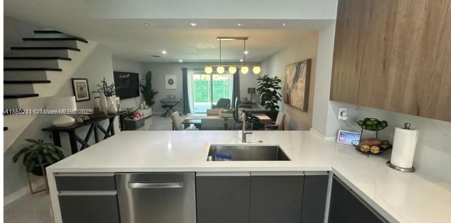 Touwnhouse à Miami, Floride 2 chambres, 117.61 m2 № 1889688