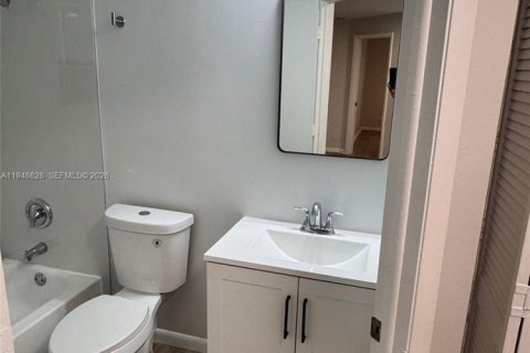 House in Coral Springs, Florida 3 bedrooms, 129.51 sq.m. № 2003604 - photo 6