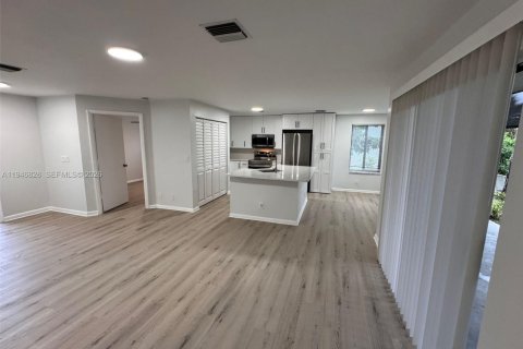 House in Coral Springs, Florida 3 bedrooms, 129.51 sq.m. № 2003604 - photo 20