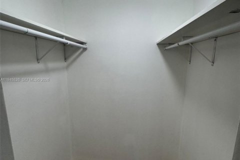 House in Coral Springs, Florida 3 bedrooms, 129.51 sq.m. № 2003604 - photo 10