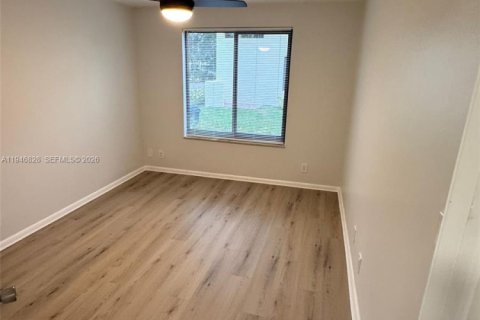 House in Coral Springs, Florida 3 bedrooms, 129.51 sq.m. № 2003604 - photo 18