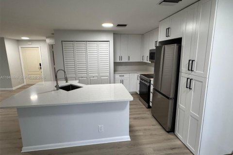 House in Coral Springs, Florida 3 bedrooms, 129.51 sq.m. № 2003604 - photo 4