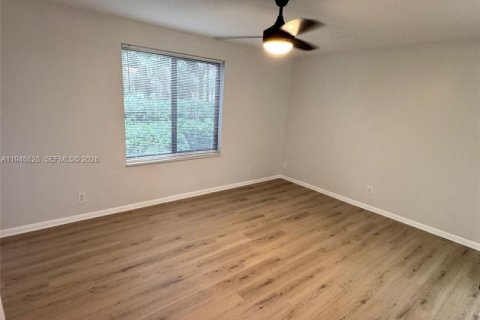 House in Coral Springs, Florida 3 bedrooms, 129.51 sq.m. № 2003604 - photo 9