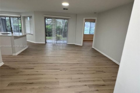 House in Coral Springs, Florida 3 bedrooms, 129.51 sq.m. № 2003604 - photo 19