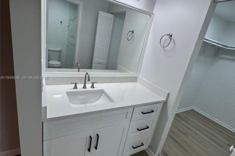 House in Coral Springs, Florida 3 bedrooms, 129.51 sq.m. № 2003604 - photo 17