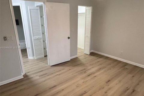 House in Coral Springs, Florida 3 bedrooms, 129.51 sq.m. № 2003604 - photo 11