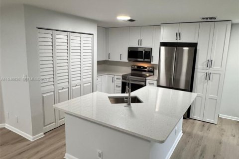 House in Coral Springs, Florida 3 bedrooms, 129.51 sq.m. № 2003604 - photo 3