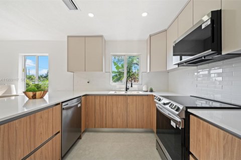 Casa en venta en Miami, Florida, 3 dormitorios, 113.15 m2 № 1993773 - foto 4