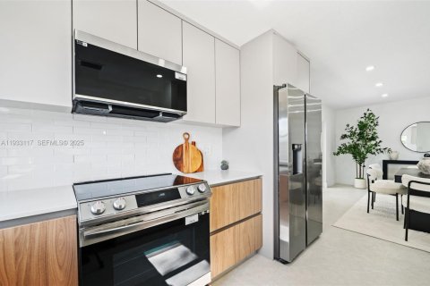 Casa en venta en Miami, Florida, 3 dormitorios, 113.15 m2 № 1993773 - foto 7