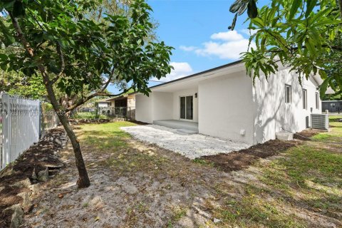 Casa en venta en Miami, Florida, 3 dormitorios, 113.15 m2 № 1993773 - foto 23