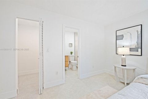 Casa en venta en Miami, Florida, 3 dormitorios, 113.15 m2 № 1993773 - foto 16