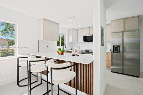 Casa en venta en Miami, Florida, 3 dormitorios, 113.15 m2 № 1993773 - foto 8