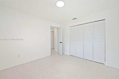 Casa en venta en Miami, Florida, 3 dormitorios, 113.15 m2 № 1993773 - foto 14