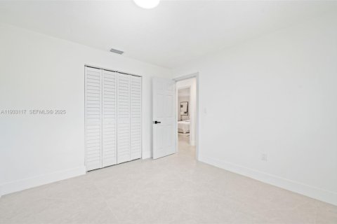Casa en venta en Miami, Florida, 3 dormitorios, 113.15 m2 № 1993773 - foto 18