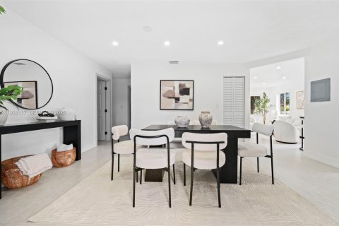 Casa en venta en Miami, Florida, 3 dormitorios, 113.15 m2 № 1993773 - foto 5