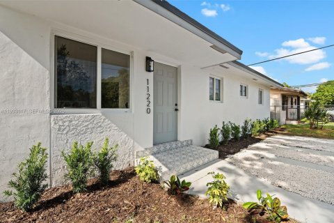 Casa en venta en Miami, Florida, 3 dormitorios, 113.15 m2 № 1993773 - foto 24