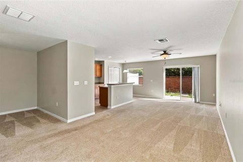Touwnhouse à vendre à Oviedo, Floride: 3 chambres, 173.91 m2 № 2431823 - photo 8